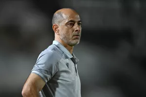 Καταλήγει στο πλάνο