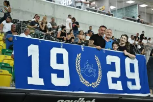 Ο Πέτροβιτς... στο τέλος της χάρισε το πρώτο τρίποντο!