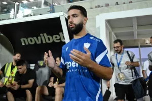 Ο Πέτροβιτς... στο τέλος της χάρισε το πρώτο τρίποντο!