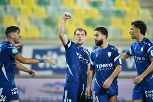 Ο Πέτροβιτς... στο τέλος της χάρισε το πρώτο τρίποντο!