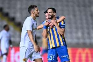 ΑΠΟΕΛ - ΑΕΛ: "Εξάστερος" και λαμπερός στο ΓΣΠ!