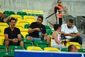 Ο Πέτροβιτς... στο τέλος της χάρισε το πρώτο τρίποντο!