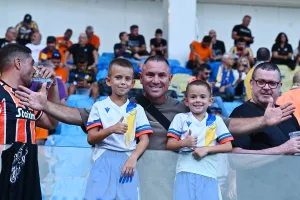 (Φώτος) Ο κόσμος στις εξέδρες 