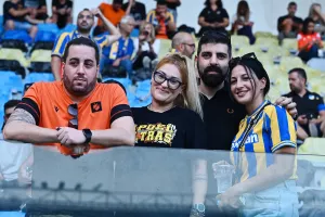 (Φώτος) Ο κόσμος στις εξέδρες 