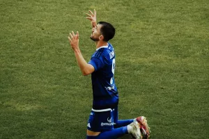 Ο Όζμπολτ δεν σταμάτησε ποτέ να ταξιδεύει… και να σκοράρει!