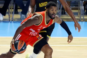 (Βίντεο-Φώτος) Ο Άρης διέλυσε τον Ερυθρό Αστέρα στο τουρνουά "Νεόφυτος Χανδριώτης"