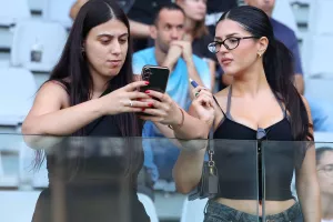 (Φώτος) Ο κόσμος στις εξέδρες 