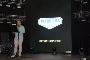Με μεγάλη επιτυχία η συναυλία του Σάκη Ρουβά για το AEK C.A.R.E.S. και τον ΠΑΣΥΚΑΦ