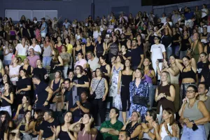 Με μεγάλη επιτυχία η συναυλία του Σάκη Ρουβά για το AEK C.A.R.E.S. και τον ΠΑΣΥΚΑΦ