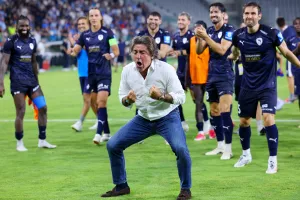 (ΦΩΤΟΣ) Show... Σα Πίντο!