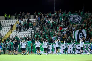Φινάλε με τραγούδι και συνθήματα (ΦΩΤΟΣ)