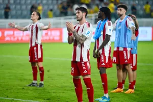 Για να... διώξει τα μαύρα σύννεφα