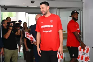 Επίσκεψη στο Παιδοογκολογικό του Μακάρειου Νοσοκομείου (Φώτος)