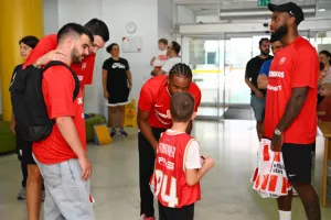 Επίσκεψη στο Παιδοογκολογικό του Μακάρειου Νοσοκομείου (Φώτος)