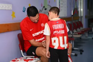 Επίσκεψη στο Παιδοογκολογικό του Μακάρειου Νοσοκομείου (Φώτος)