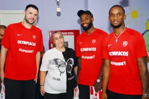 Επίσκεψη στο Παιδοογκολογικό του Μακάρειου Νοσοκομείου (Φώτος)