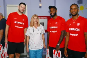 Επίσκεψη στο Παιδοογκολογικό του Μακάρειου Νοσοκομείου (Φώτος)
