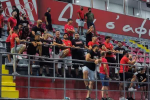 Στην έδρα της!