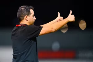 Ερυθρόλευκο το Βαρωσώτικο ντέρμπι / Πρώτη νίκη στο πρωτάθλημα (φώτος)