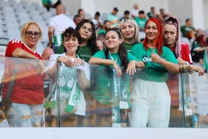 ΦΩΤΟΣ από τις κερκίδες Ομόνοιας και Πάφου