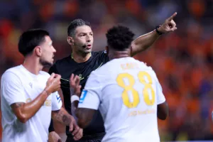ΑΠΟΕΛ - ΑΕΛ: "Εξάστερος" και λαμπερός στο ΓΣΠ!
