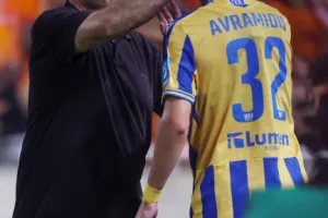 ΑΠΟΕΛ - ΑΕΛ: "Εξάστερος" και λαμπερός στο ΓΣΠ!