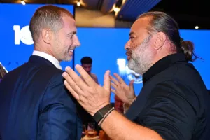 Ο Ηλιόπουλος τα είπε με Τσέφεριν στην εορταστική εκδήλωση της ΕΠΟ