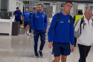 Έφτασε στο Μόναχο η αποστολή για τον αγώνα με τη Γερμανία