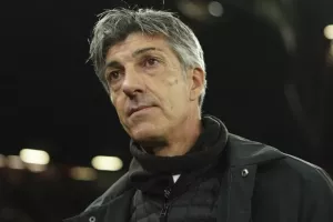 Ο Μαρινάκης παρουσιάζει τον Ιμανόλ Αγκουαθίλ στους παίκτες