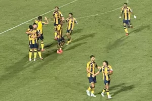 Δευτερόλεπτα στο β' μέρος και ΓΚΟΛ η ΑΕΛ!
