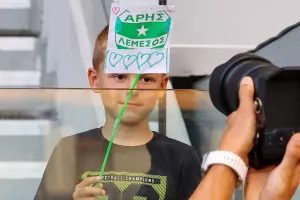 Με καρδούλες... για την ομάδα του! 