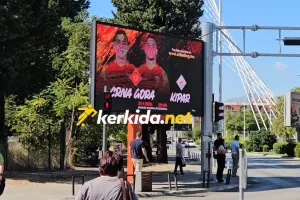 Κάλεσμα μέσω.... ηλεκτρονικών πινακίδων! (Βίντεο)