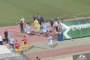(Βίντεο Kerkida) Χειροκρότησαν την ομάδα τους οι Παφίτες