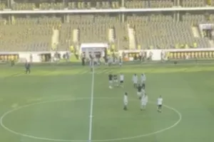Η είσοδος των παικτών της ΛΑΣΚ
