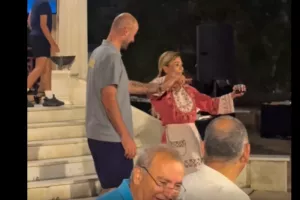 (Βίντεο Kerkida) Σε Κυπριακούς ρυθμούς ο Σπανούλης