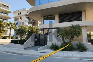 Γαζώσαν κτίριο εταιρειών στη Λινόπετρα (Φώτος) 