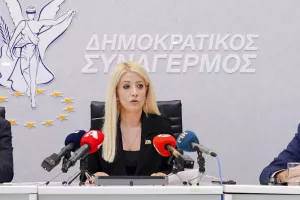 Επίσημα στη μάχη για το χρίσμα η Αννίτα: "Θέτω εαυτόν στα μέλη του ΔΗΣΥ"
