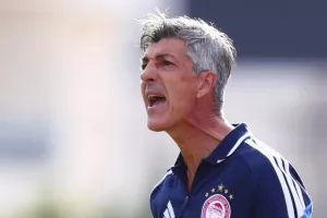 Σηκώνει μανίκια ο Αλγκουαθίλ στη διακοπή