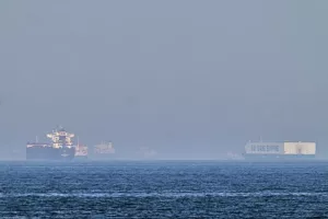 Μέση Ανατολή: Περίπου 60 εμπορικά πλοία διέσχισαν τα Στενά του Ορμούζ σε ένα 24ωρο