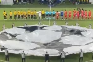 (Βίντεο kerkida) Ο ύμνος και το "σεντόνι" στην Allwyn Arena!