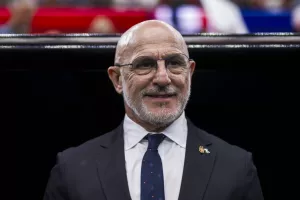Επίσημη η ανανέωση του Ντε λα Φουέντε μέχρι το 2032