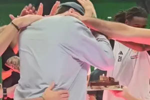 Τούρτα, ευχές και... φατούρο στην προπόνηση για τα γενέθλια του Χουάντσο!