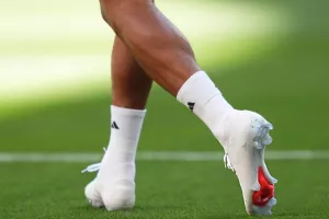Ο Μπαπέ έκρυψε το logo της Nike στα παπούτσια του, αλλά η εταιρία τα έβαλε προς πώληση στα 380 ευρώ