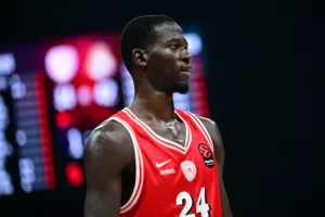 Ο Εντιάι συστήθηκε και αποθέωσε τον Φουρνιέ