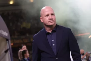 Η ΑΕΚ θα παραμείνει μια εβδομάδα στην Αγγλία για Σαχτάρ και Σίτι