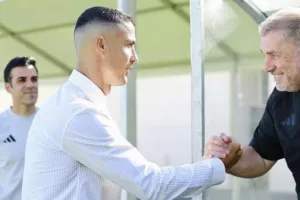 Ποστέκογλου σε δημοσιογράφο που άσκησε κριτική στον Κριστιάνο: «Να είσαι προσεκτικός, μάλλον είδες άλλο ματς»