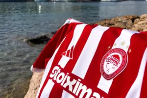 Με αυτήν τη φανέλα θα αγωνιστεί απόψε ο Ολυμπιακός