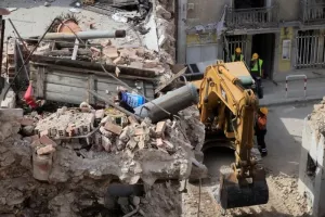 Τραγωδία στην Πλάκα: Ξεκινά η ταυτοποίηση των θυμάτων και οι έλεγχοι στατικότητας στα γειτονικά κτίρια