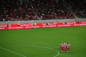 Δεν θα πέφτει... καρφίτσα στο "αιώνιο"