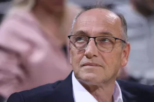  Στο ίδιο κελί με τον γιατρό του Μαζωνάκη ο Βαγγέλης Λιόλιος στον Κορυδαλλό
